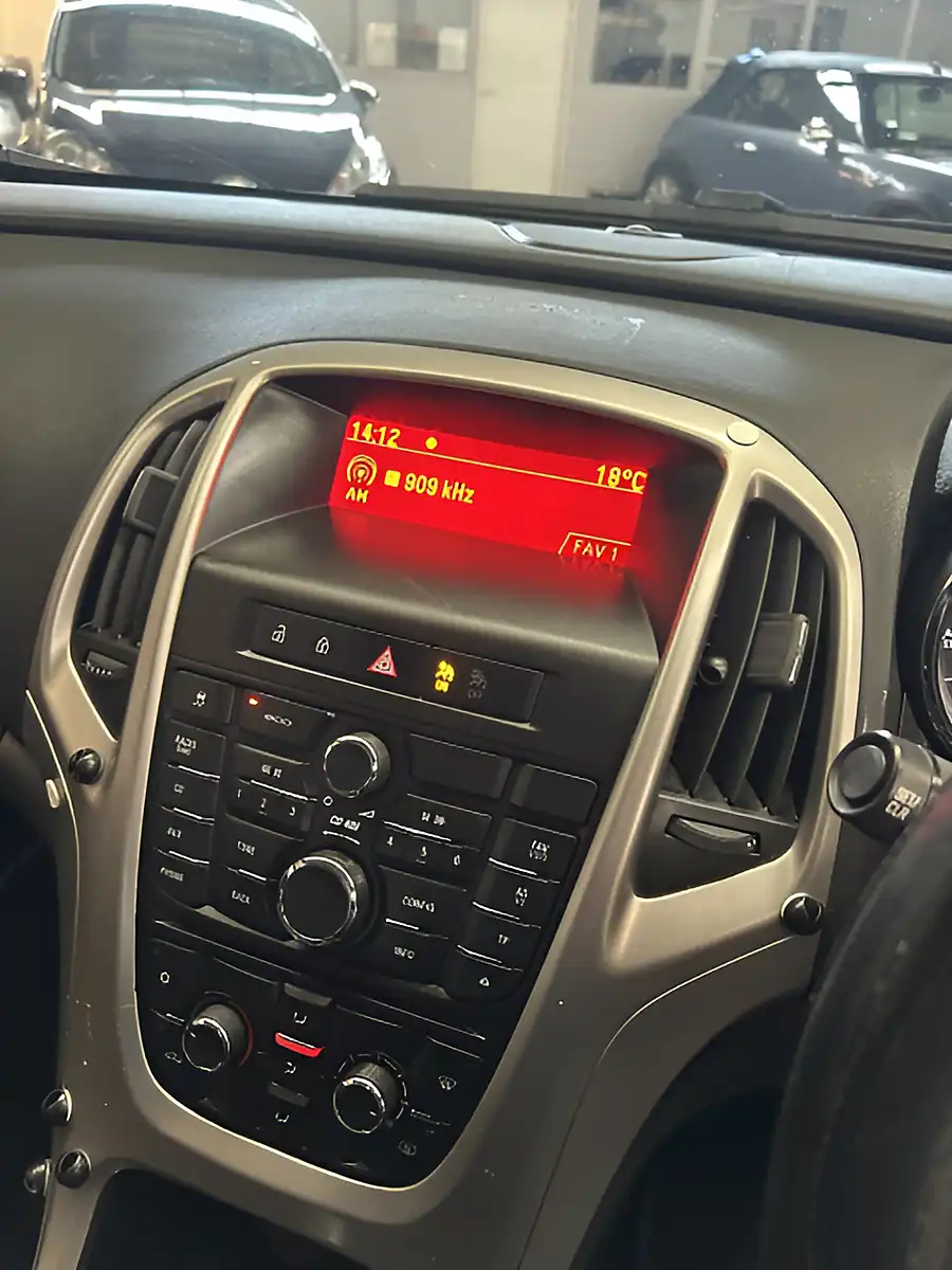 Used 2011 Vauxhall Astra Exclusiv Black - Interior and Exterior details 10