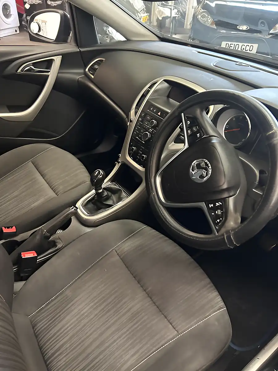 Used 2011 Vauxhall Astra Exclusiv Black - Interior and Exterior details 6