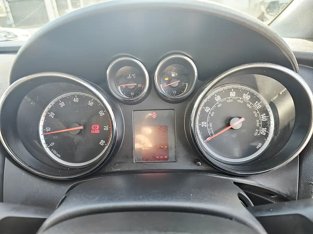 Used 2011 Vauxhall Astra Exclusiv Blue - Interior and Exterior details 12