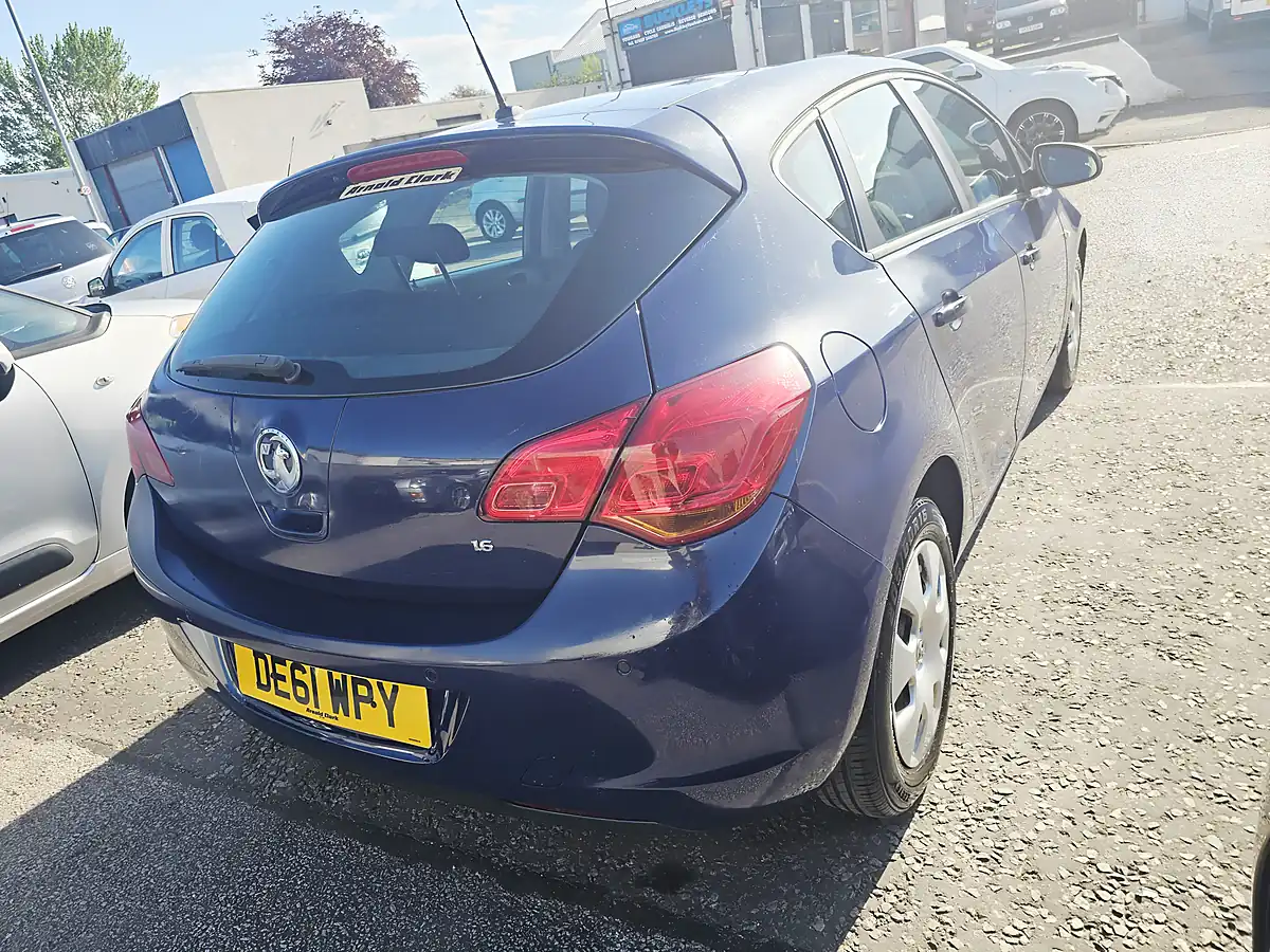 Used 2011 Vauxhall Astra Exclusiv Blue - Interior and Exterior details 2