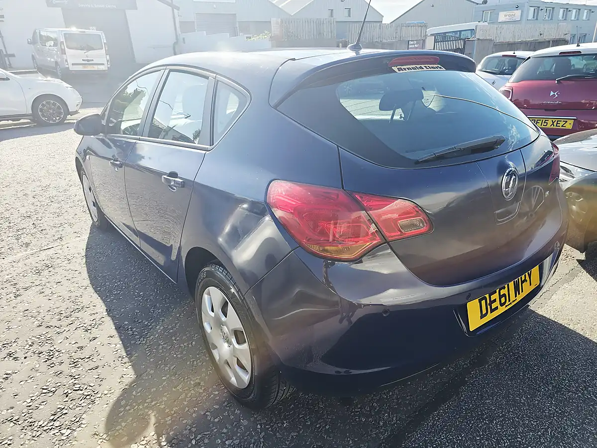Used 2011 Vauxhall Astra Exclusiv Blue - Interior and Exterior details 4