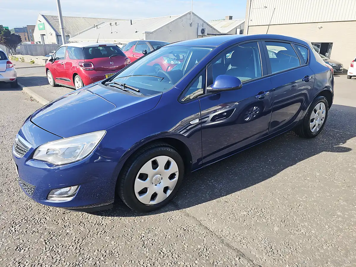 Used 2011 Vauxhall Astra Exclusiv Blue - Interior and Exterior details 5
