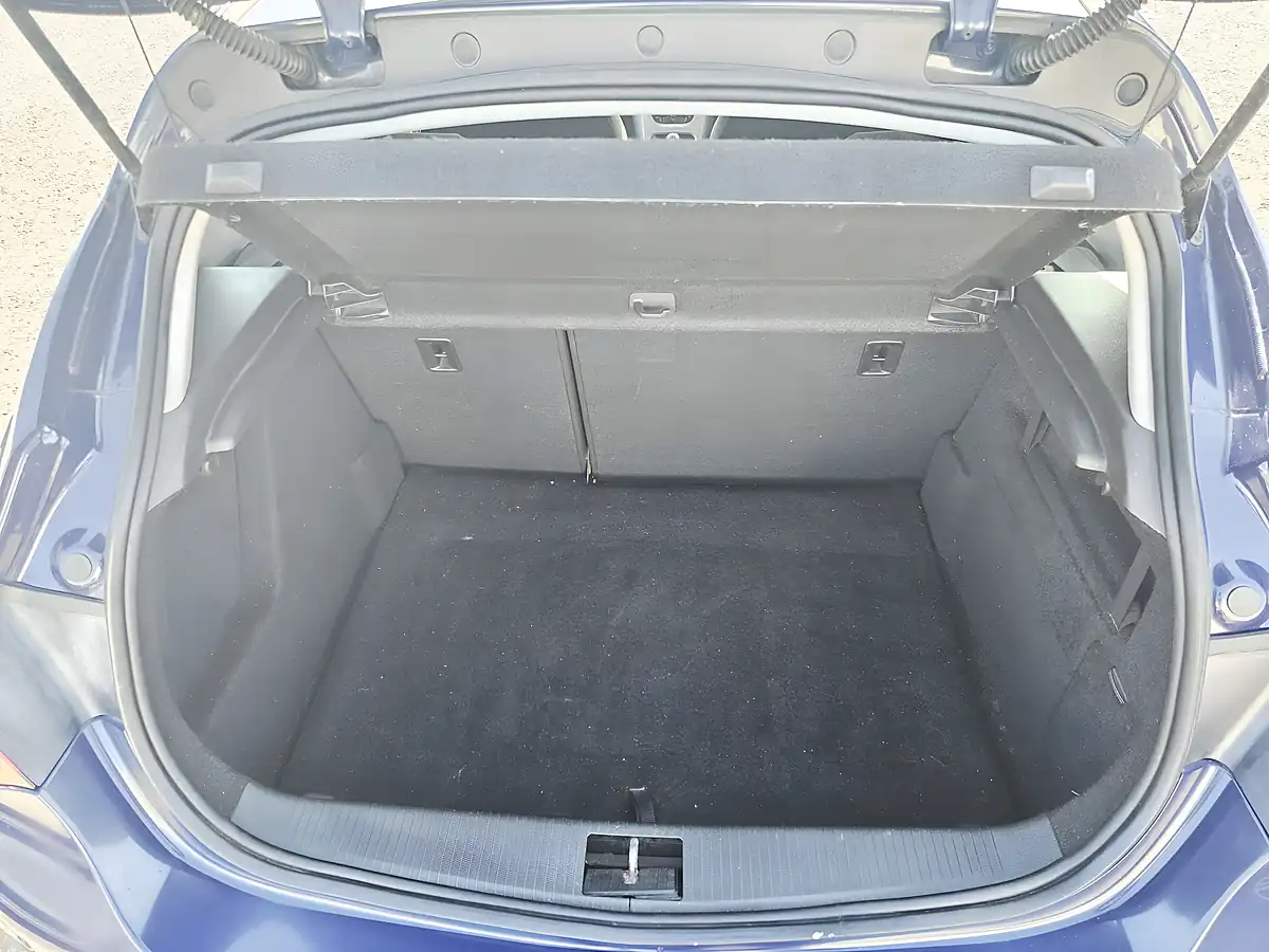 Used 2011 Vauxhall Astra Exclusiv Blue - Interior and Exterior details 7