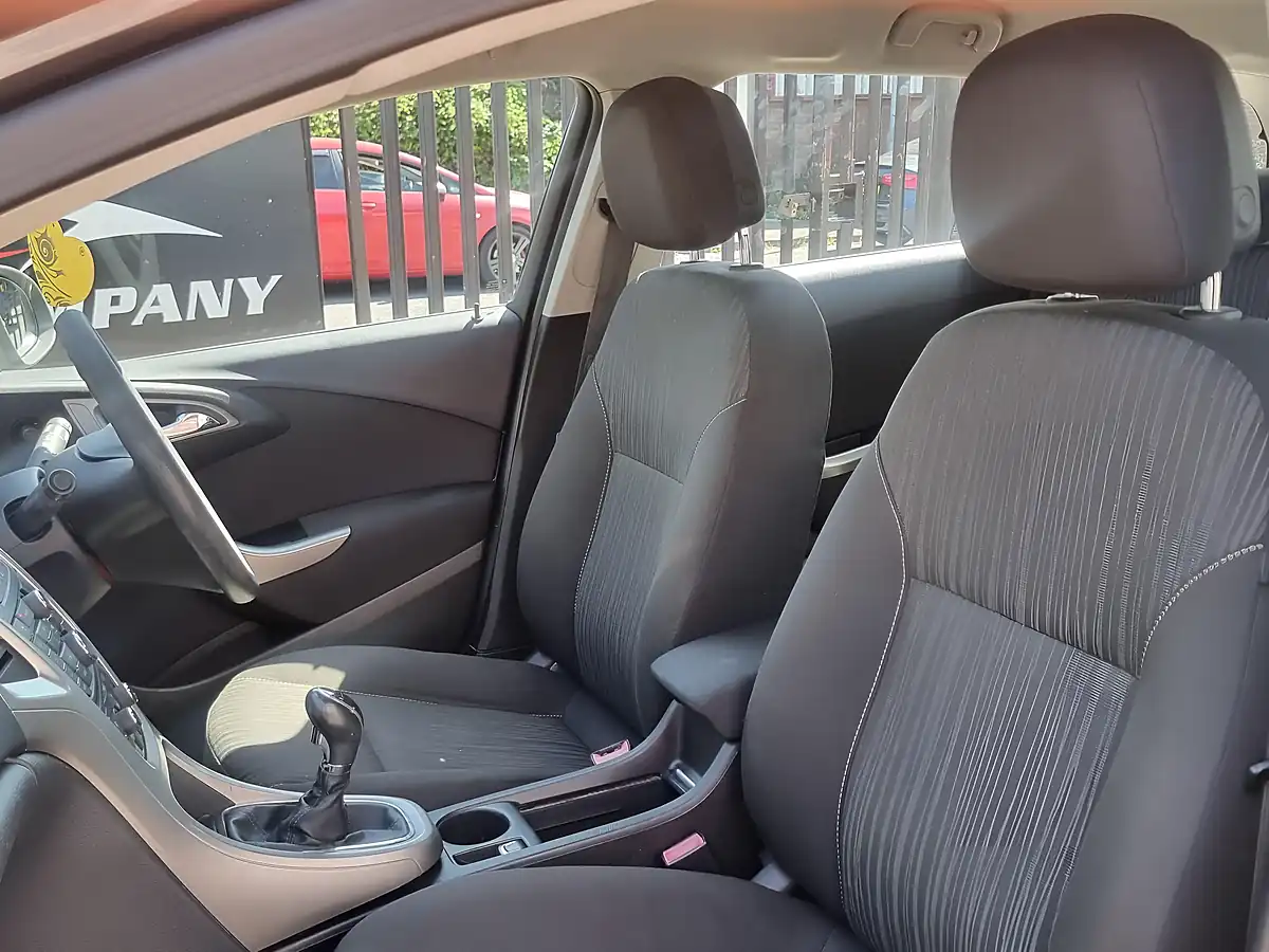 Used 2011 Vauxhall Astra Exclusiv Sports Tourer Grey - Interior and Exterior details 18