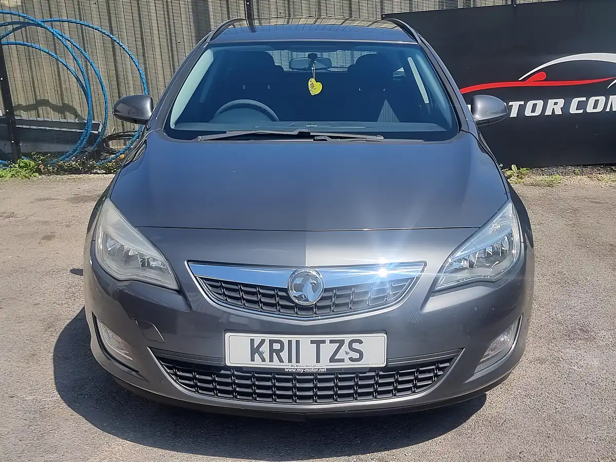 Used 2011 Vauxhall Astra Exclusiv Sports Tourer Grey - Interior and Exterior details 2