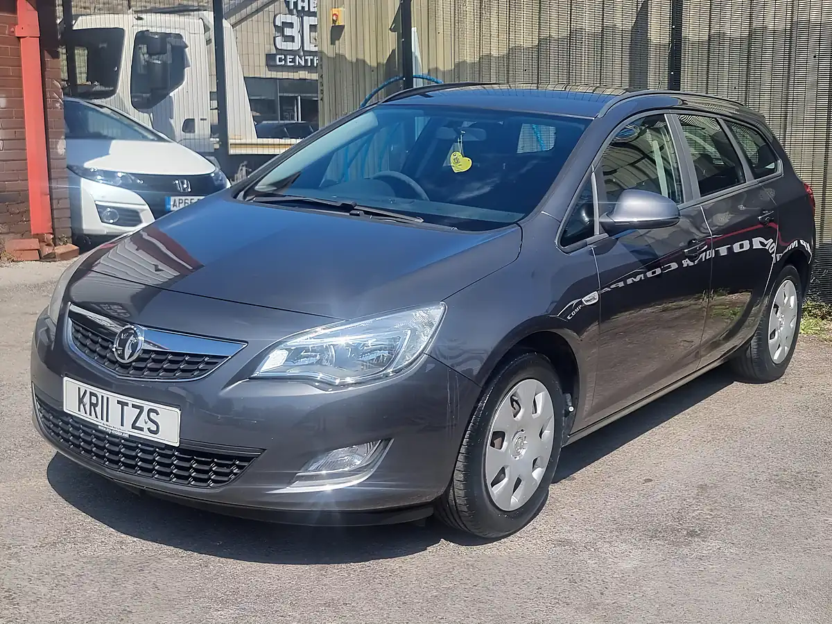 Used 2011 Vauxhall Astra Exclusiv Sports Tourer Grey - Interior and Exterior details 3