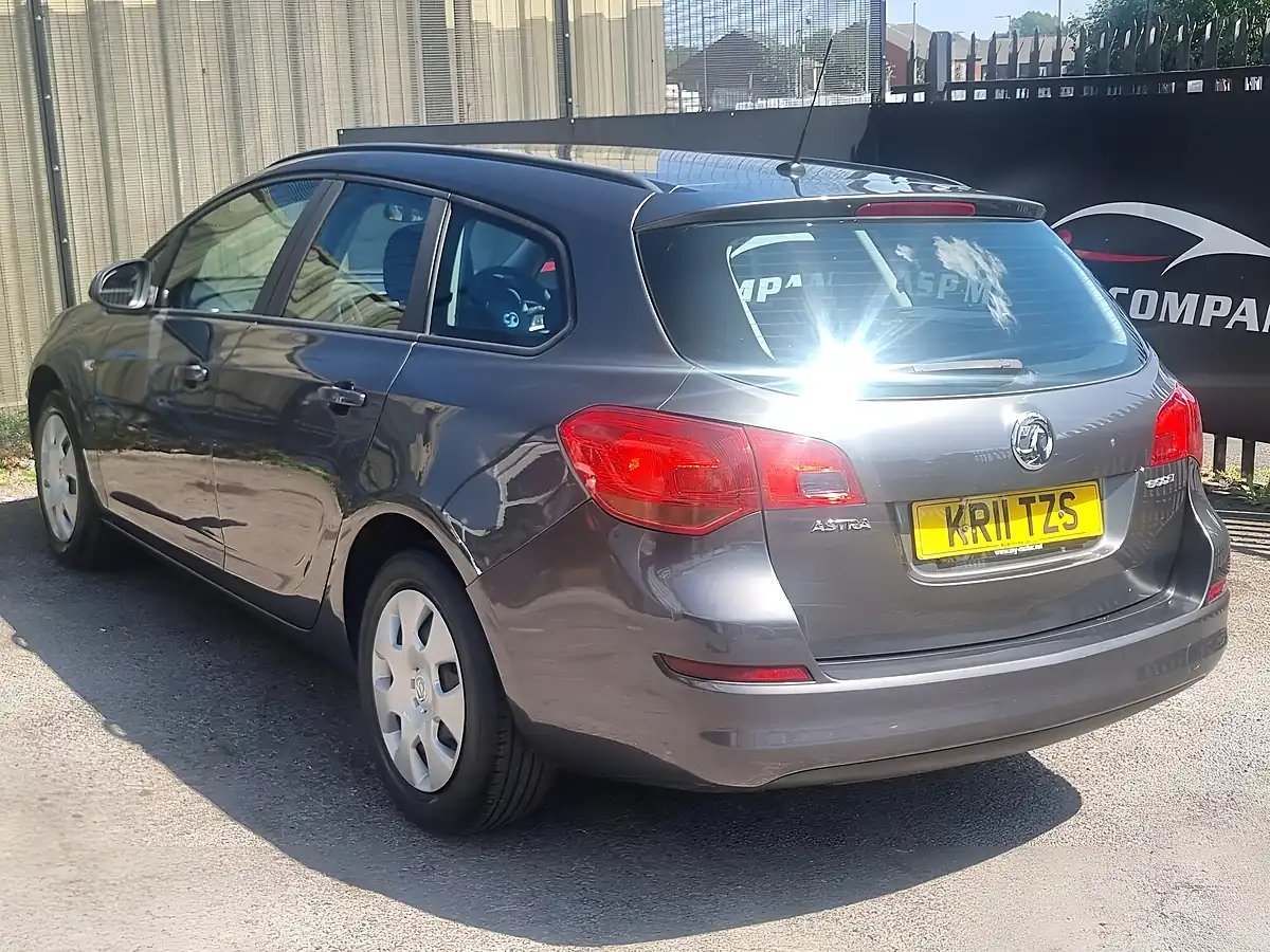 Used 2011 Vauxhall Astra Exclusiv Sports Tourer Grey - Interior and Exterior details 6