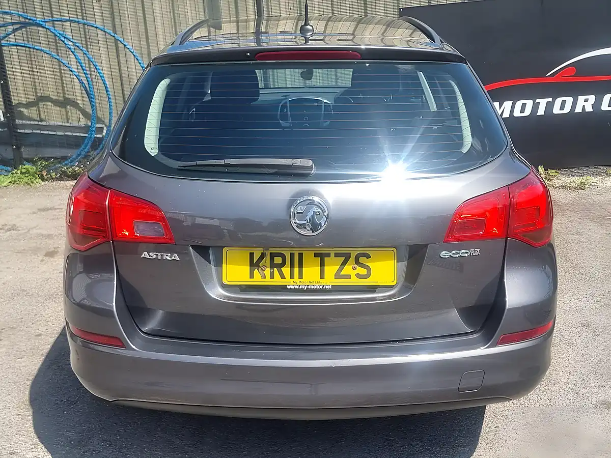 Used 2011 Vauxhall Astra Exclusiv Sports Tourer Grey - Interior and Exterior details 7