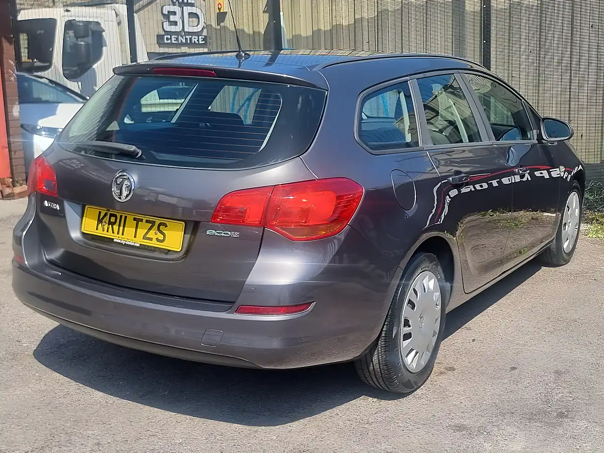 Used 2011 Vauxhall Astra Exclusiv Sports Tourer Grey - Interior and Exterior details 8
