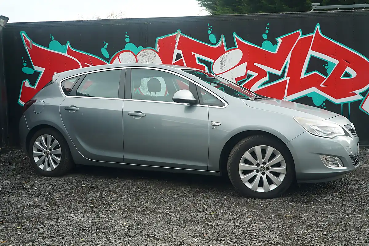 Used 2011 Vauxhall Astra Se Silver - Interior and Exterior details 12