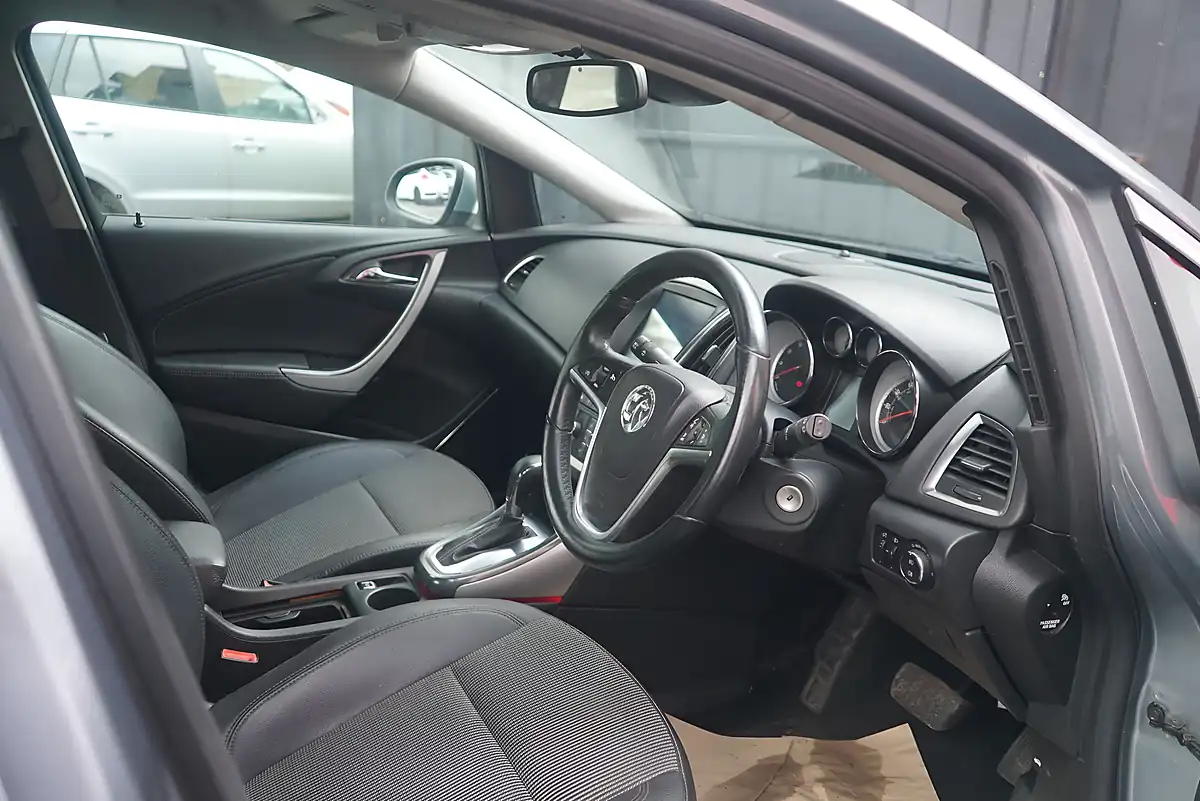 Used 2011 Vauxhall Astra Se Silver - Interior and Exterior details 13