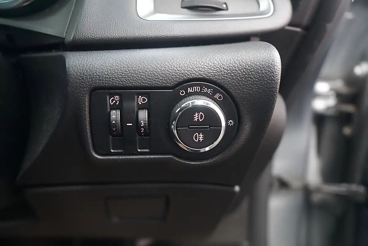Used 2011 Vauxhall Astra Se Silver - Interior and Exterior details 14
