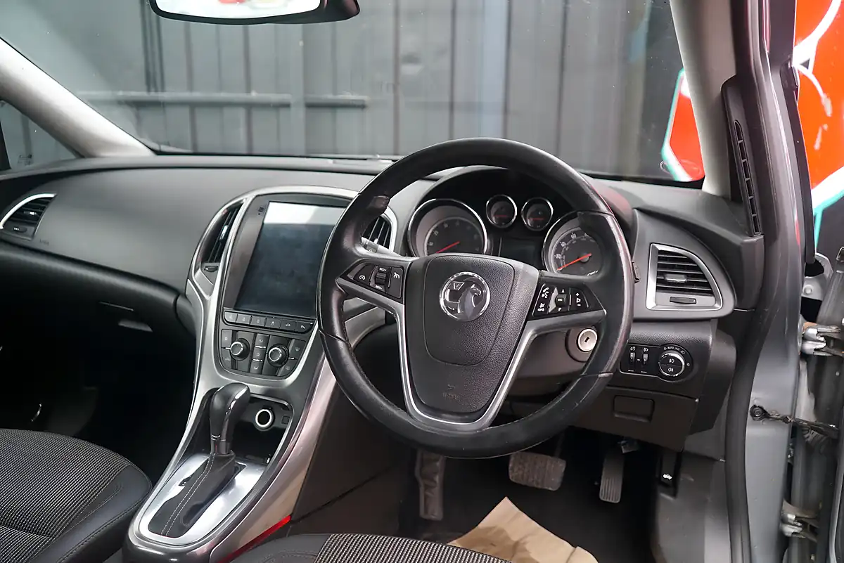 Used 2011 Vauxhall Astra Se Silver - Interior and Exterior details 16