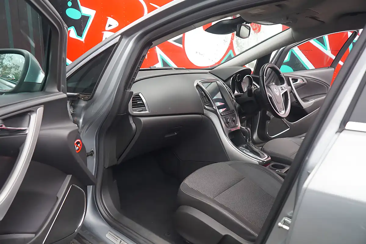 Used 2011 Vauxhall Astra Se Silver - Interior and Exterior details 19