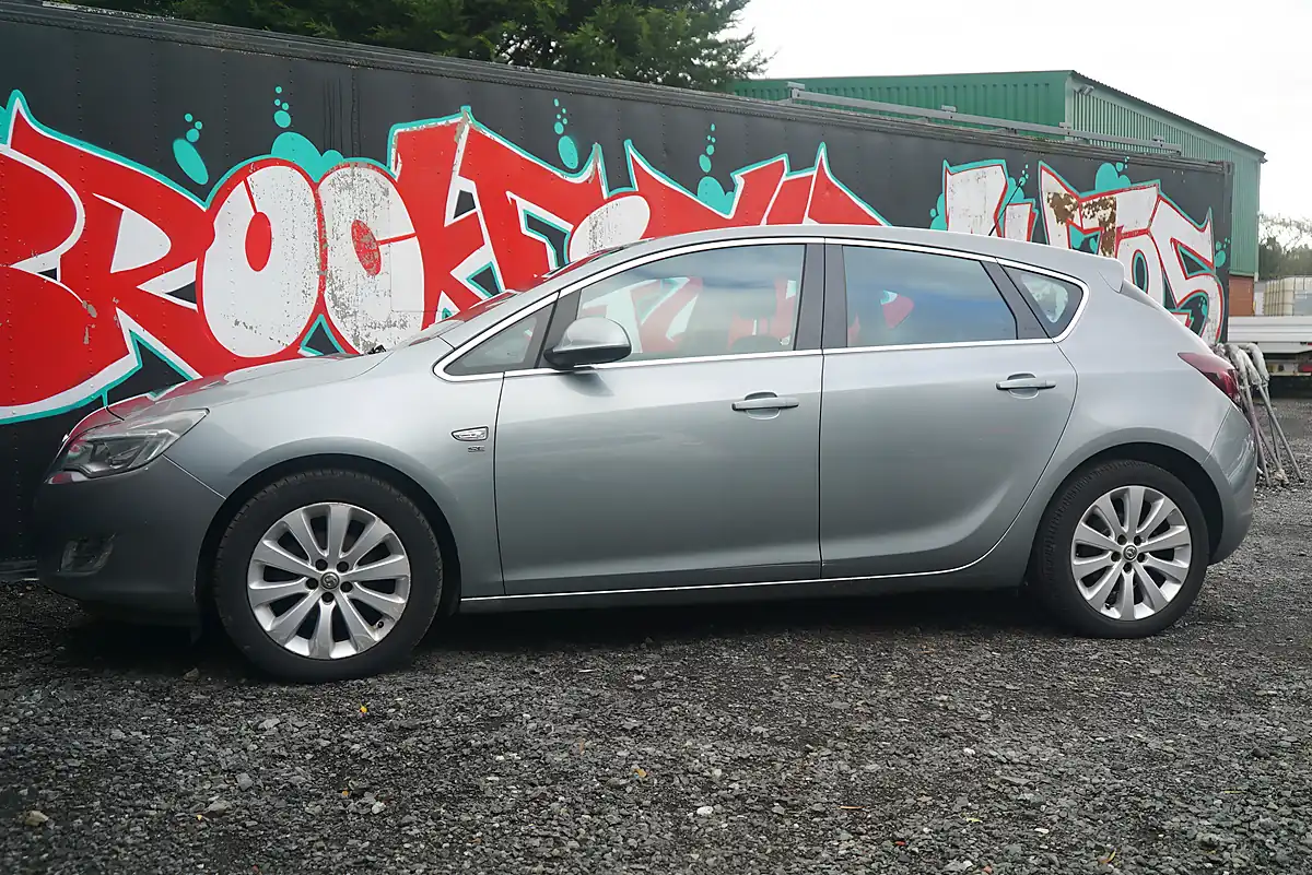 Used 2011 Vauxhall Astra Se Silver - Interior and Exterior details 9