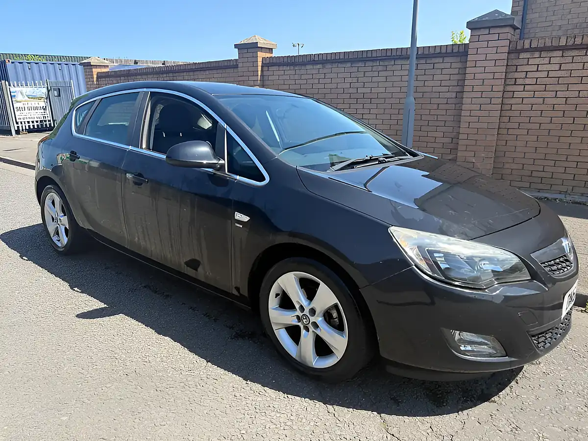 Used 2011 Vauxhall Astra Sri Black - Front View