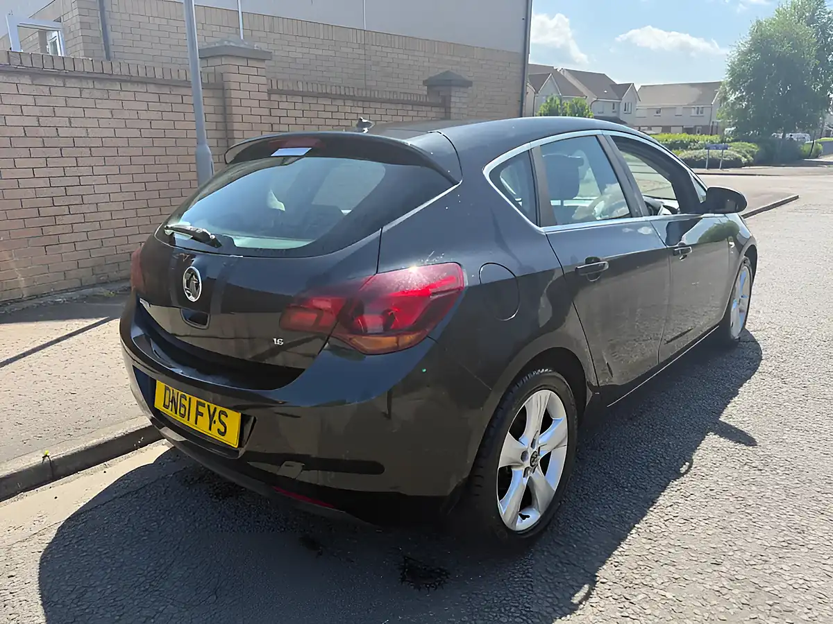 Used 2011 Vauxhall Astra Sri Black - Interior and Exterior details 10