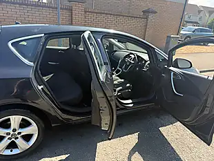 Used 2011 Vauxhall Astra Sri Black - Interior and Exterior details 11