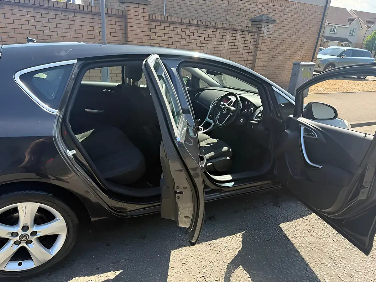 Used 2011 Vauxhall Astra Sri Black - Interior and Exterior details 11