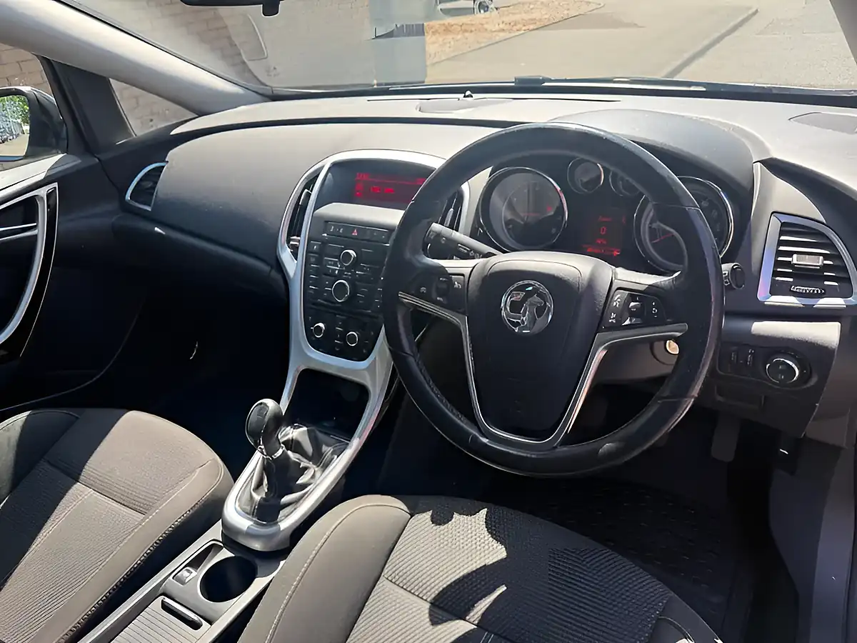 Used 2011 Vauxhall Astra Sri Black - Interior and Exterior details 12