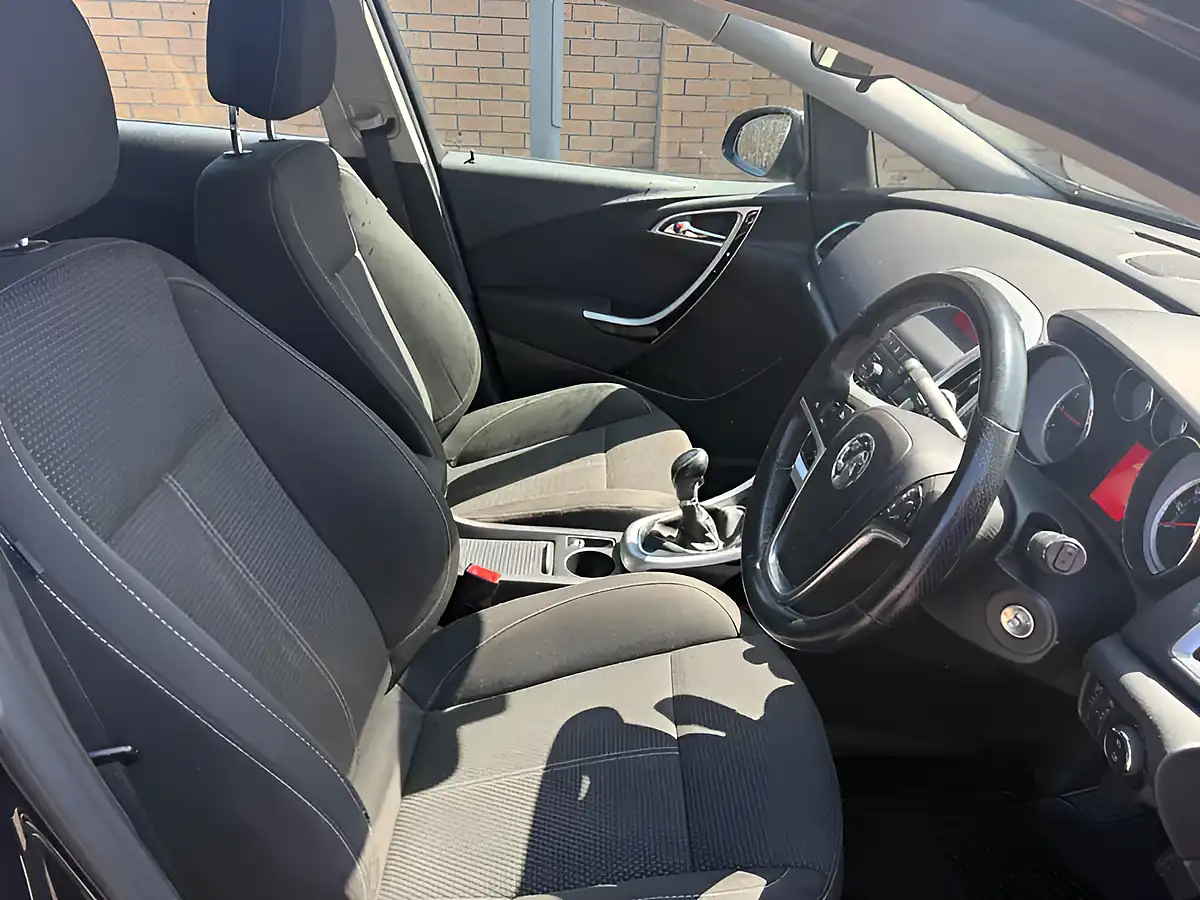Used 2011 Vauxhall Astra Sri Black - Interior and Exterior details 14
