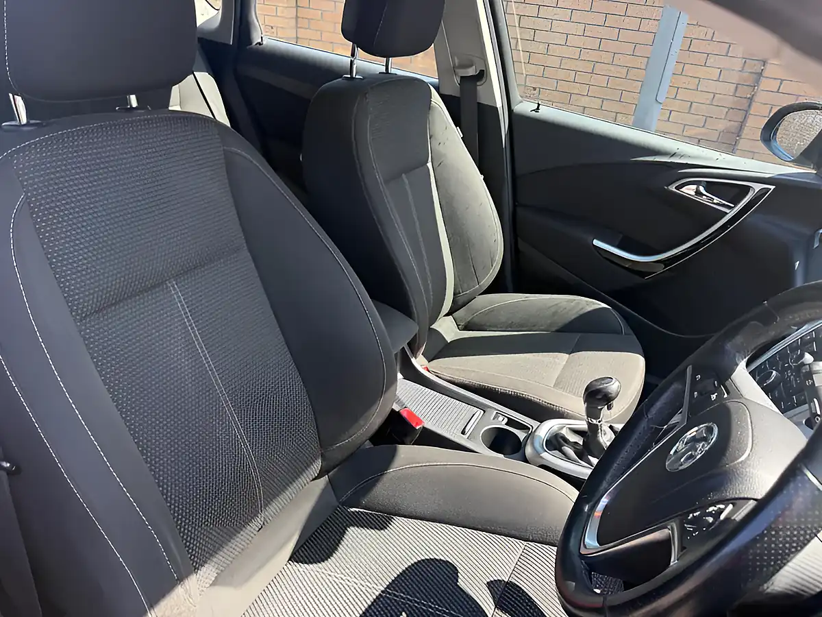 Used 2011 Vauxhall Astra Sri Black - Interior and Exterior details 15