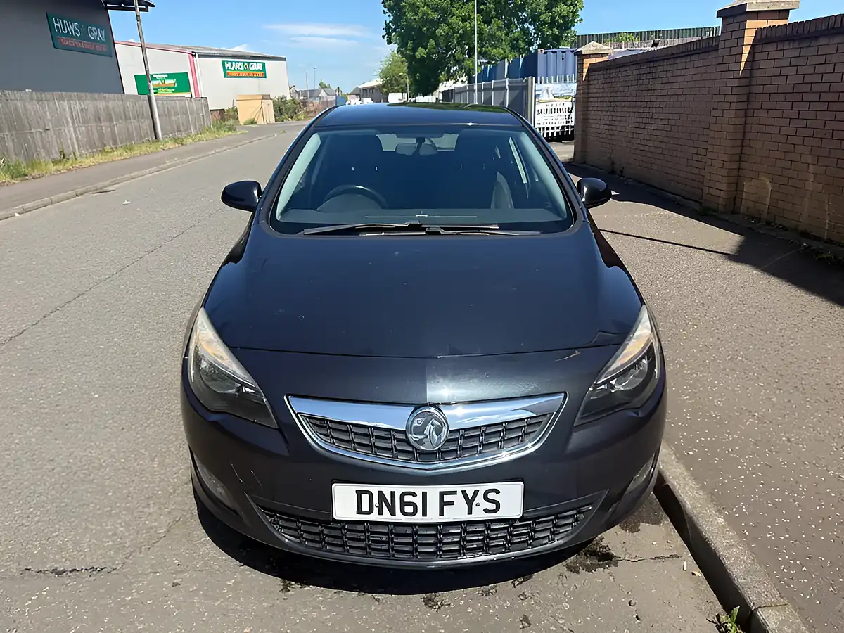 Used 2011 Vauxhall Astra Sri Black - Interior and Exterior details 2
