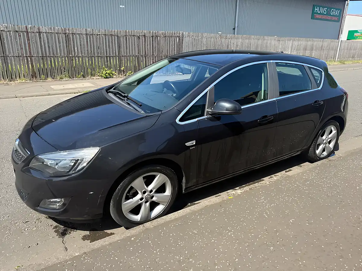 Used 2011 Vauxhall Astra Sri Black - Interior and Exterior details 3