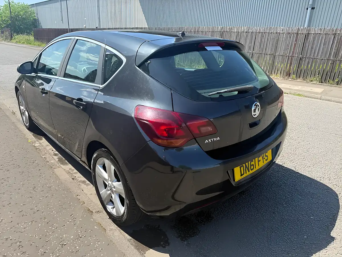 Used 2011 Vauxhall Astra Sri Black - Interior and Exterior details 4