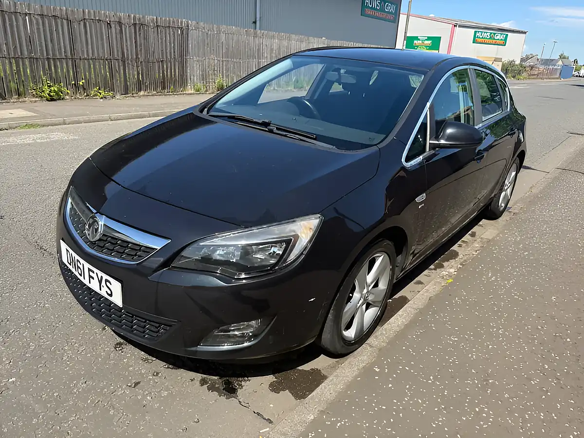 Used 2011 Vauxhall Astra Sri Black - Interior and Exterior details 5