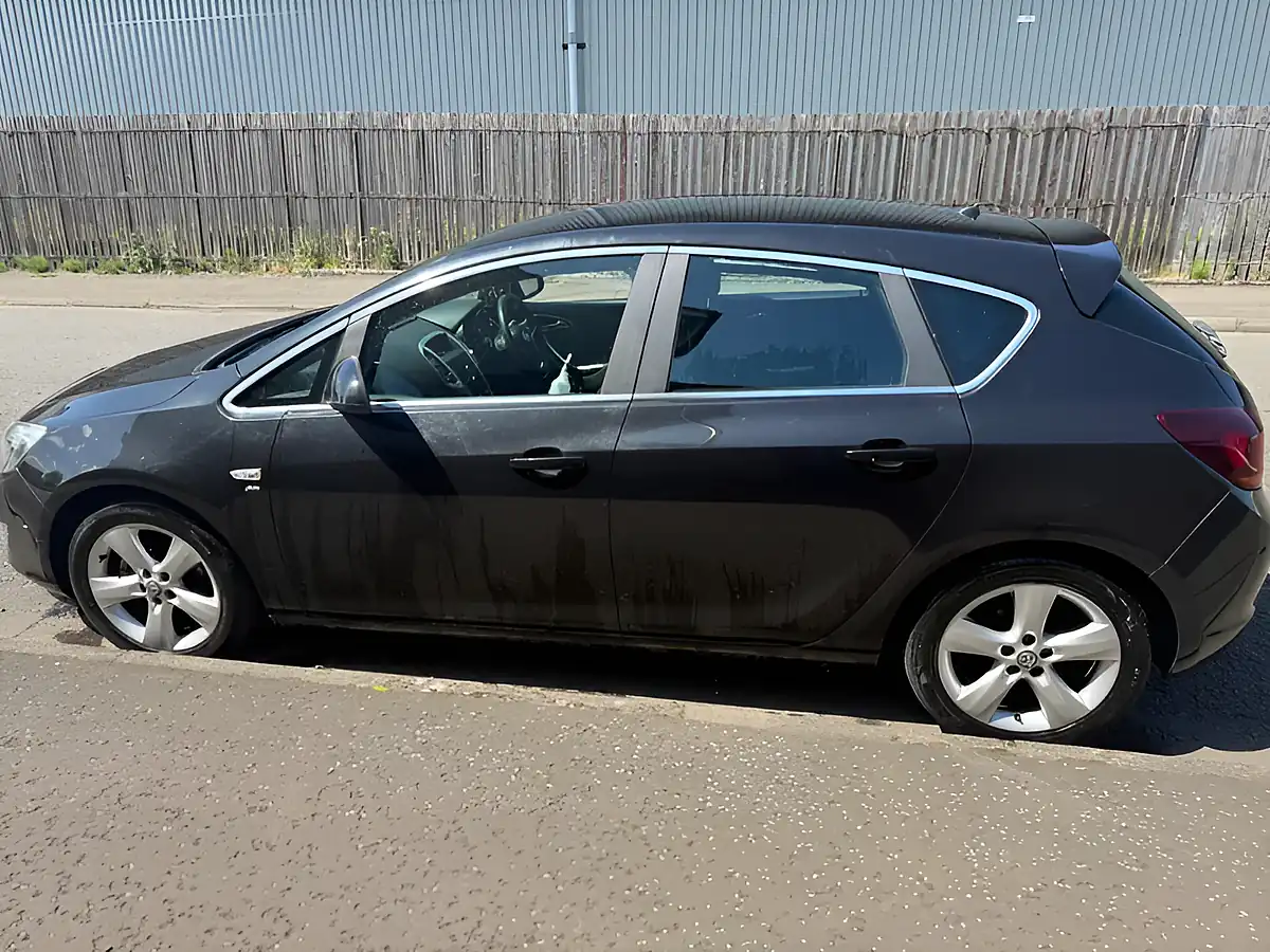 Used 2011 Vauxhall Astra Sri Black - Interior and Exterior details 6