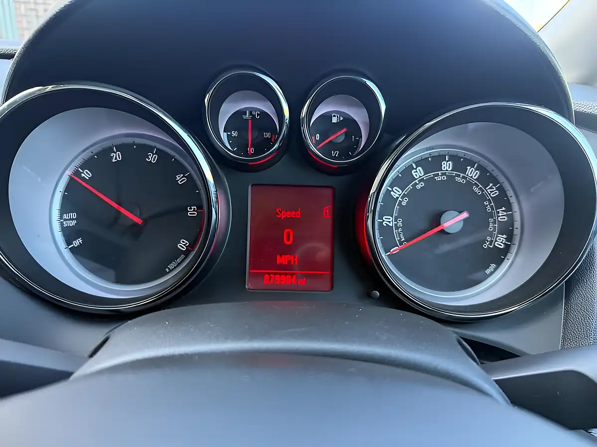 Used 2011 Vauxhall Astra Sri Silver - Interior and Exterior details 11