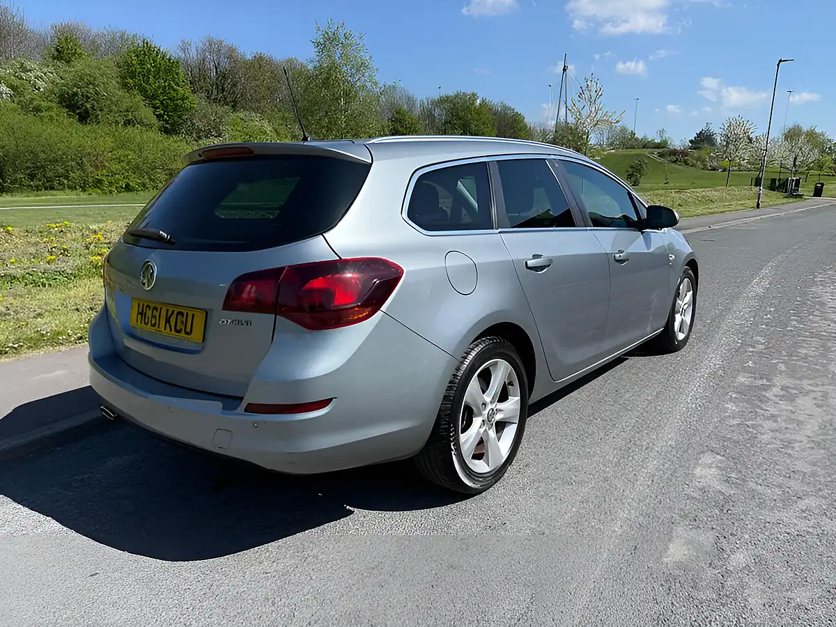 Used 2011 Vauxhall Astra Sri Silver - Interior and Exterior details 2
