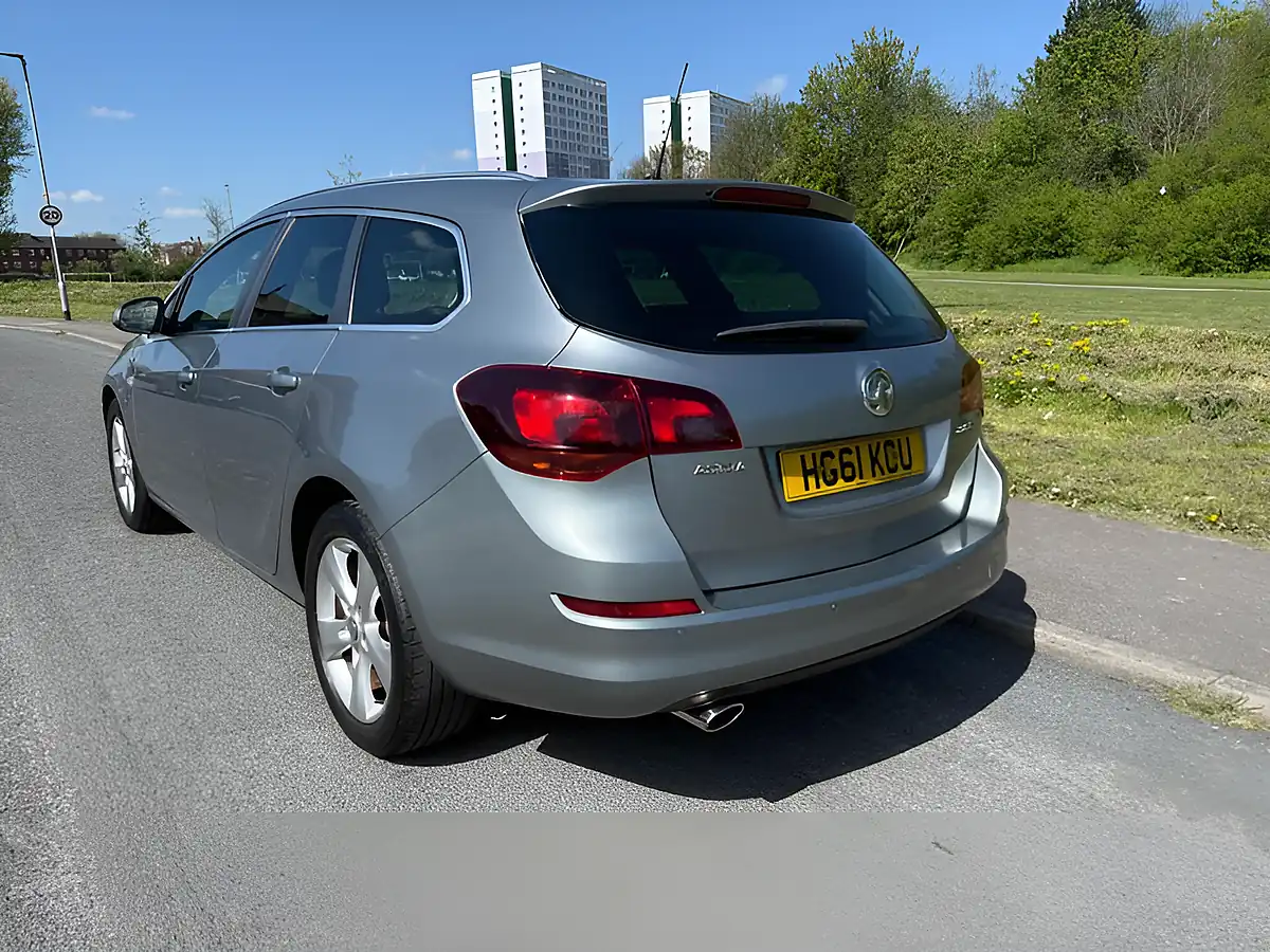 Used 2011 Vauxhall Astra Sri Silver - Interior and Exterior details 3
