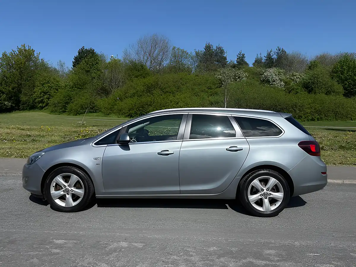 Used 2011 Vauxhall Astra Sri Silver - Interior and Exterior details 4