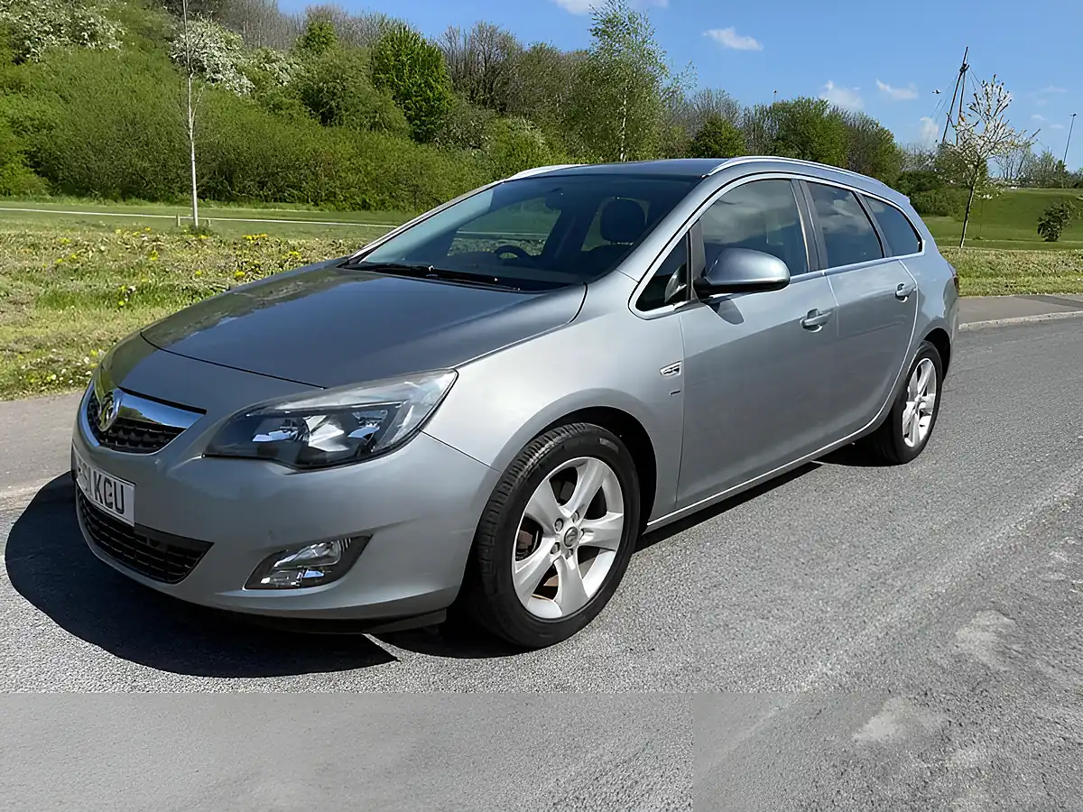 Used 2011 Vauxhall Astra Sri Silver - Interior and Exterior details 5