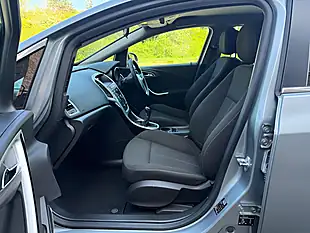 Used 2011 Vauxhall Astra Sri Silver - Interior and Exterior details 6