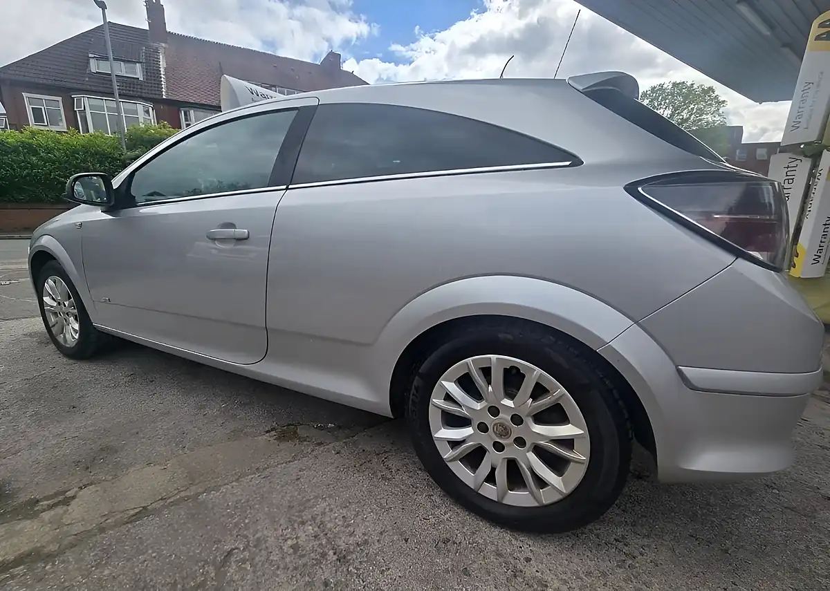 Used 2011 Vauxhall Astra Sri Silver - Interior and Exterior details 11