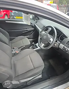 Used 2011 Vauxhall Astra Sri Silver - Interior and Exterior details 12