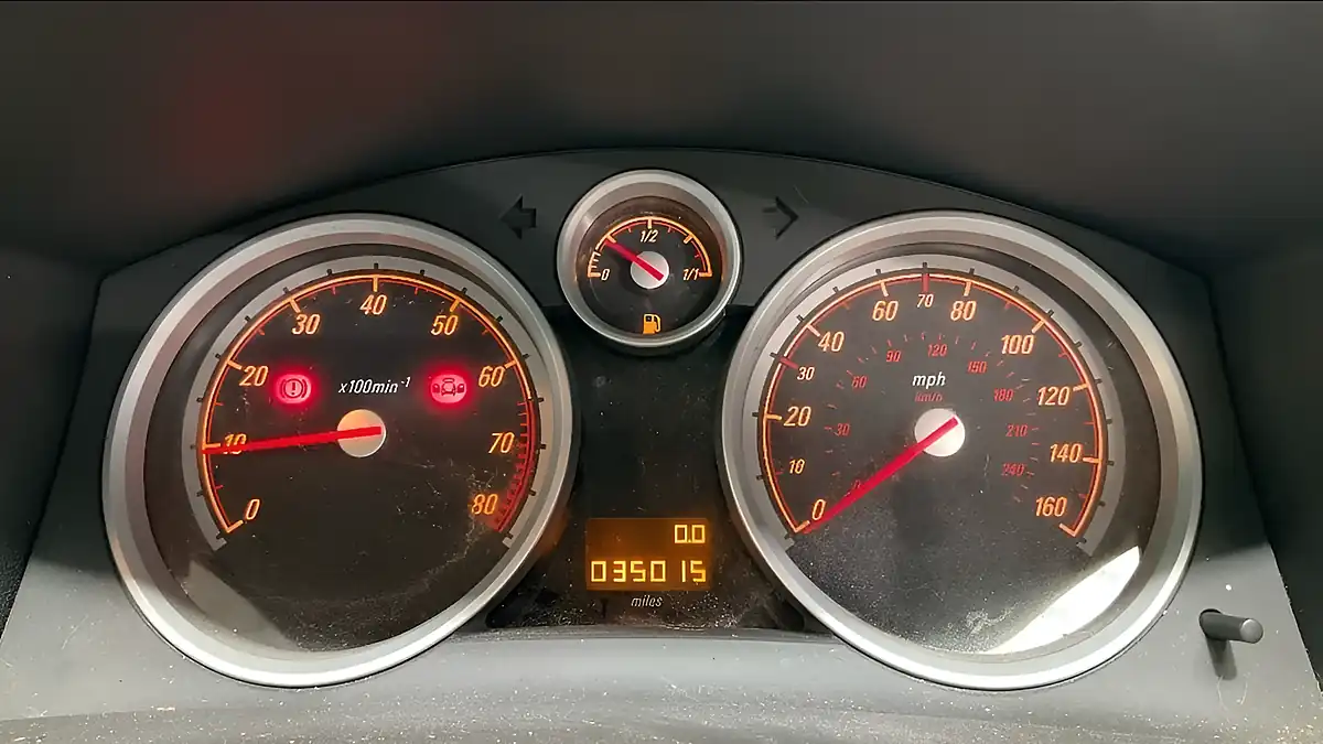 Used 2011 Vauxhall Astra Sri Silver - Interior and Exterior details 15