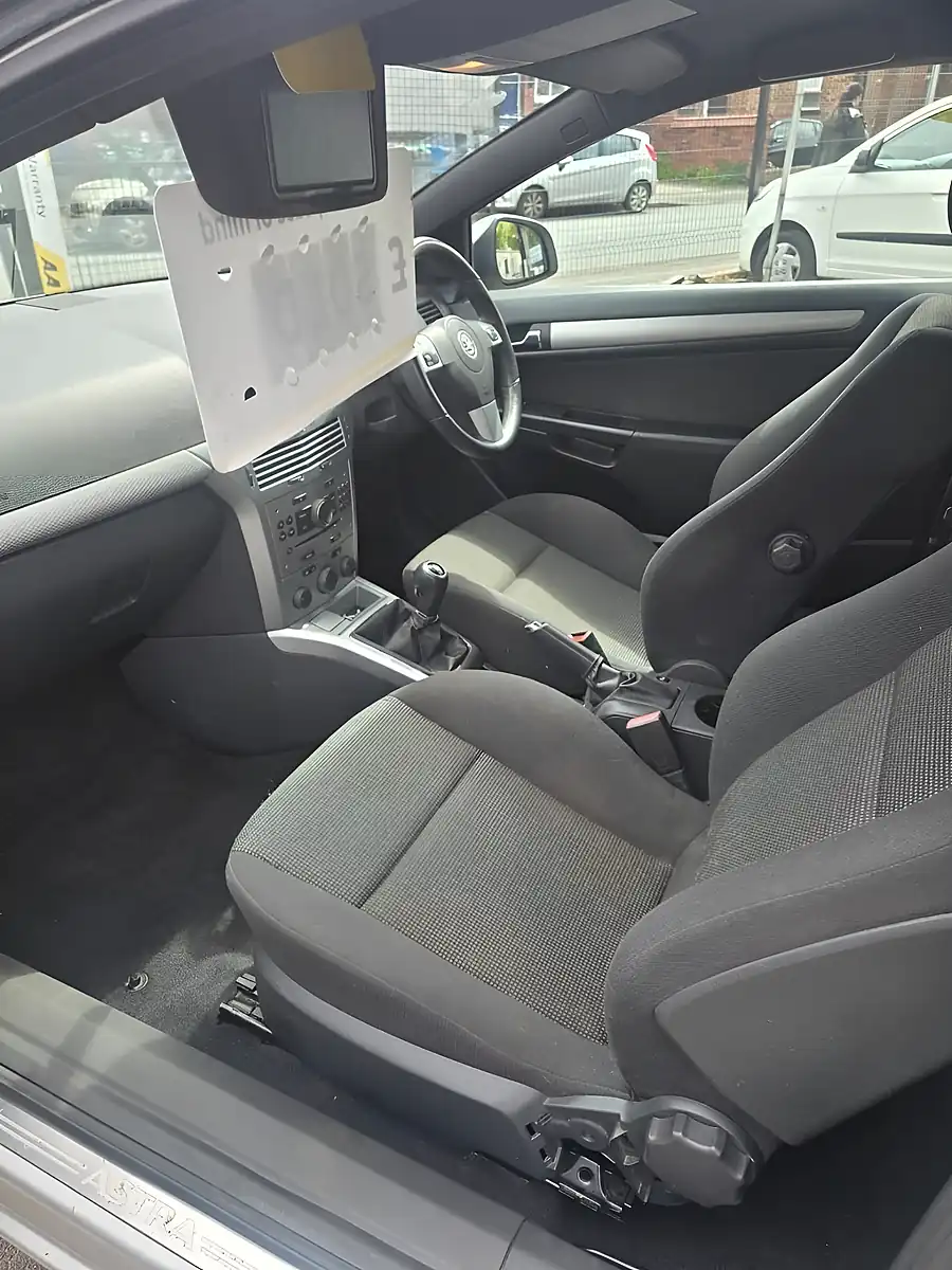 Used 2011 Vauxhall Astra Sri Silver - Interior and Exterior details 16