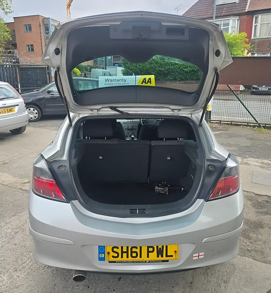 Used 2011 Vauxhall Astra Sri Silver - Interior and Exterior details 19