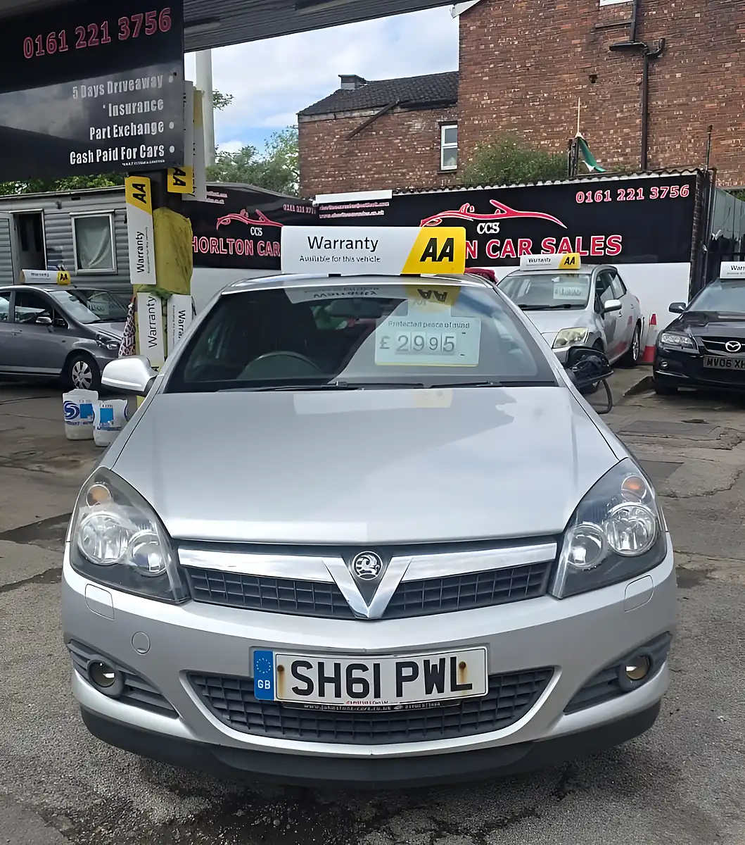 Used 2011 Vauxhall Astra Sri Silver - Interior and Exterior details 3