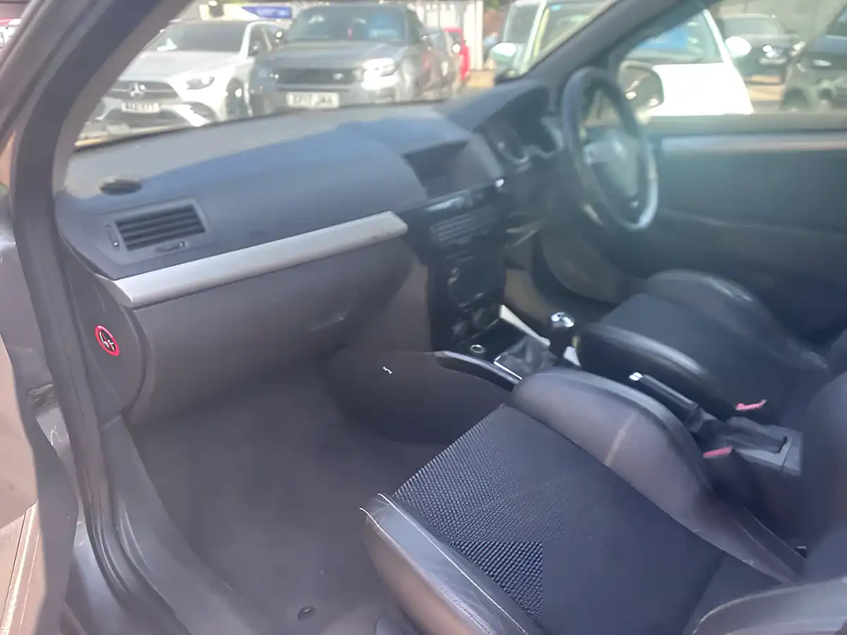 Used 2011 Vauxhall Astra Van Sportive Grey - Interior and Exterior details 9