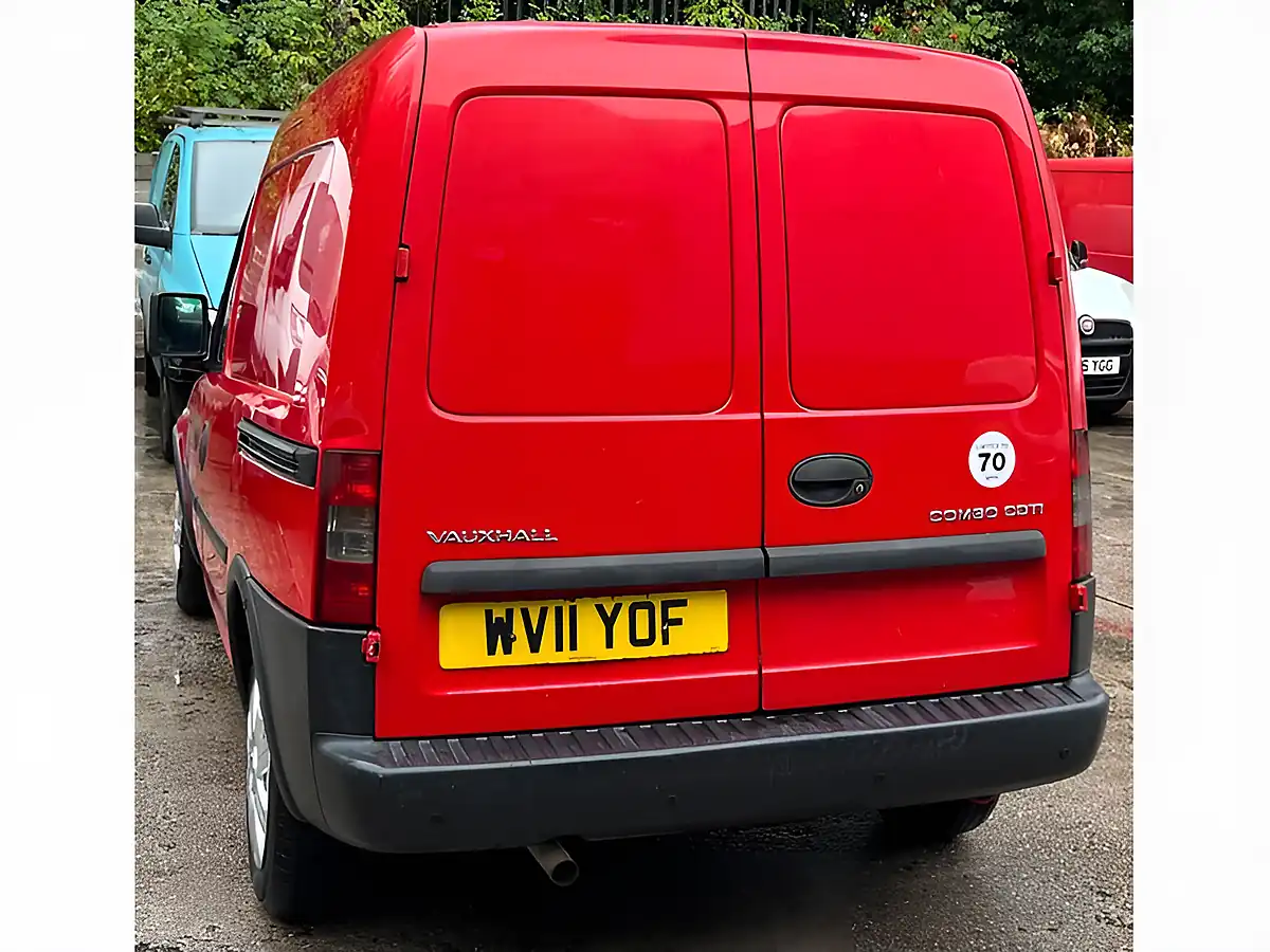 Used 2011 Vauxhall Combo Ecoflex Red - Interior and Exterior details 11
