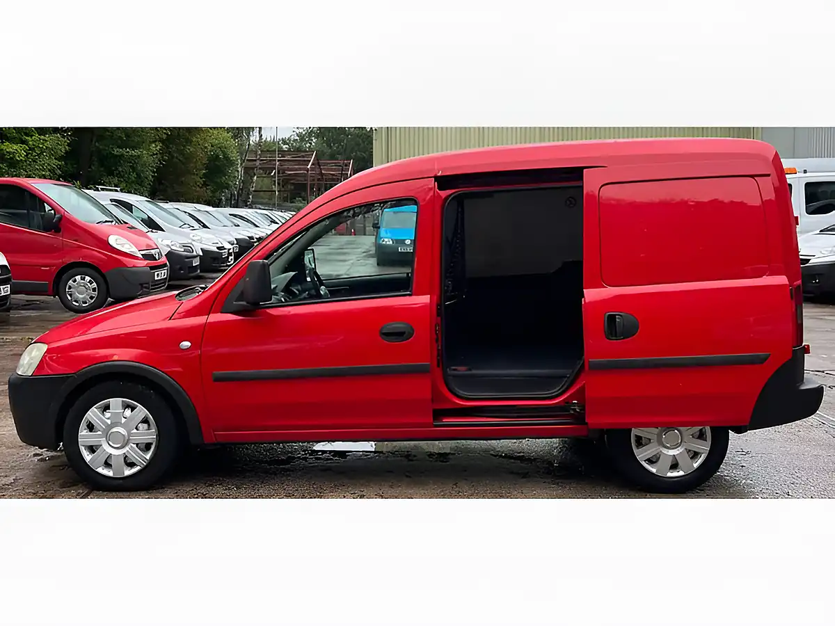 Used 2011 Vauxhall Combo Ecoflex Red - Interior and Exterior details 12