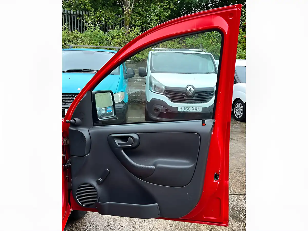 Used 2011 Vauxhall Combo Ecoflex Red - Interior and Exterior details 15