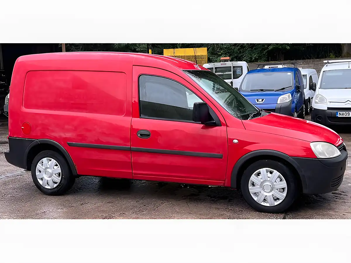 Used 2011 Vauxhall Combo Ecoflex Red - Interior and Exterior details 5