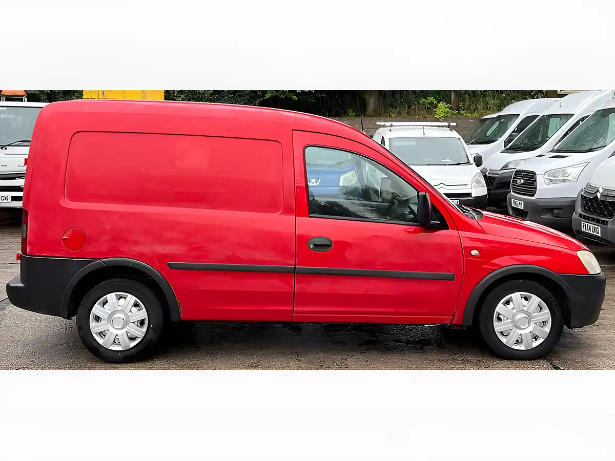 Used 2011 Vauxhall Combo Ecoflex Red - Interior and Exterior details 6