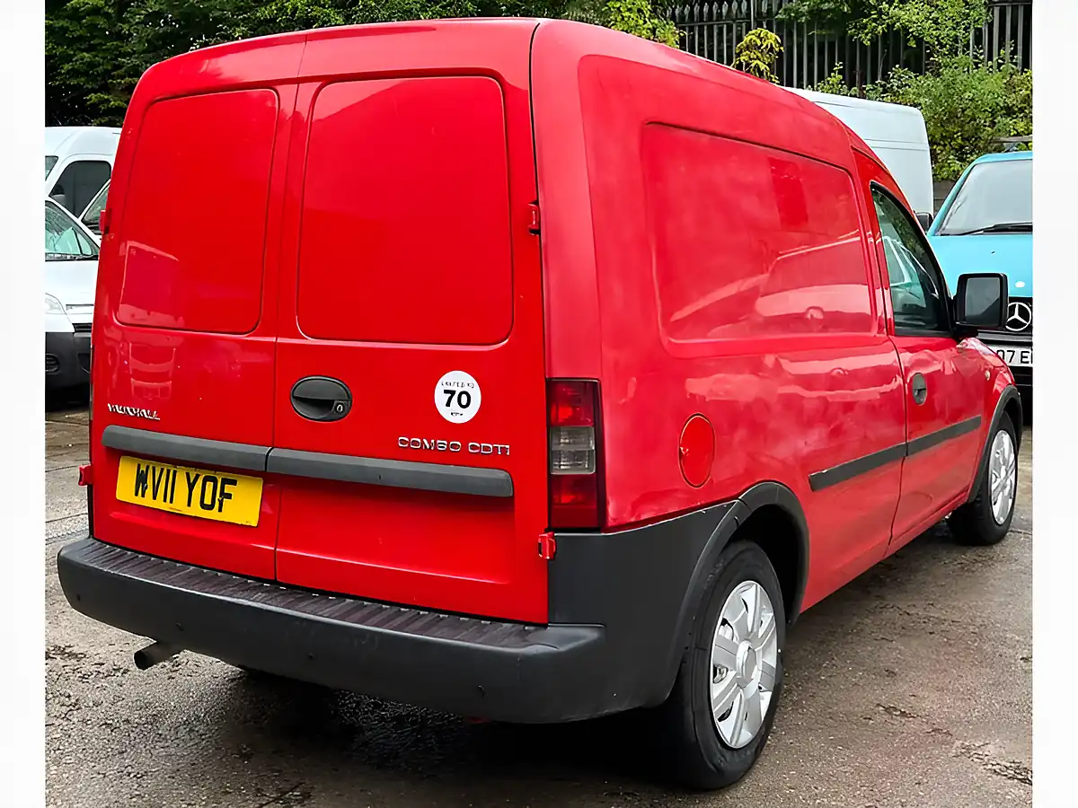 Used 2011 Vauxhall Combo Ecoflex Red - Interior and Exterior details 9